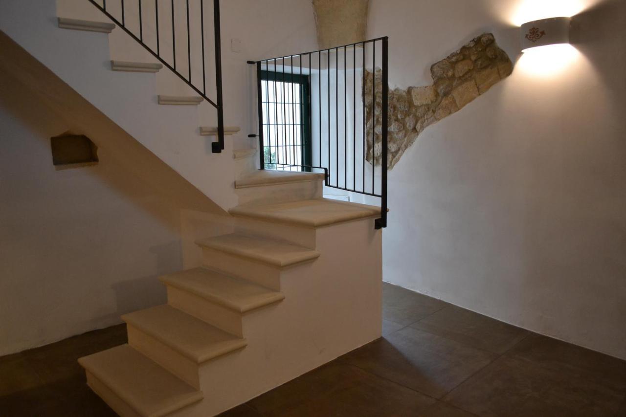 Upstairs - Lazy Terrace Villa Лече Екстериор снимка