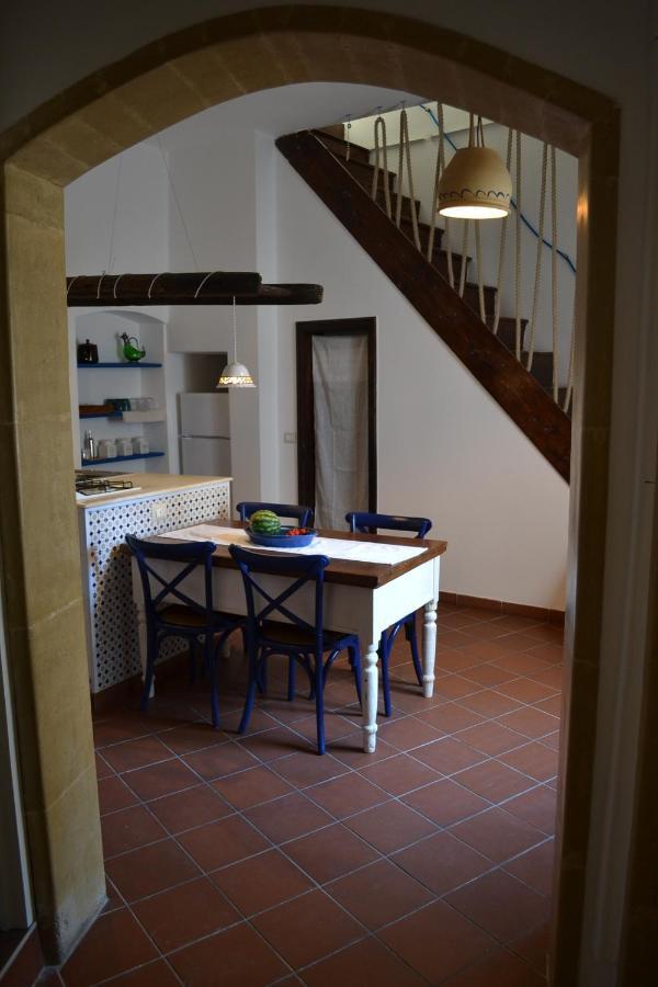 Upstairs - Lazy Terrace Villa Лече Екстериор снимка